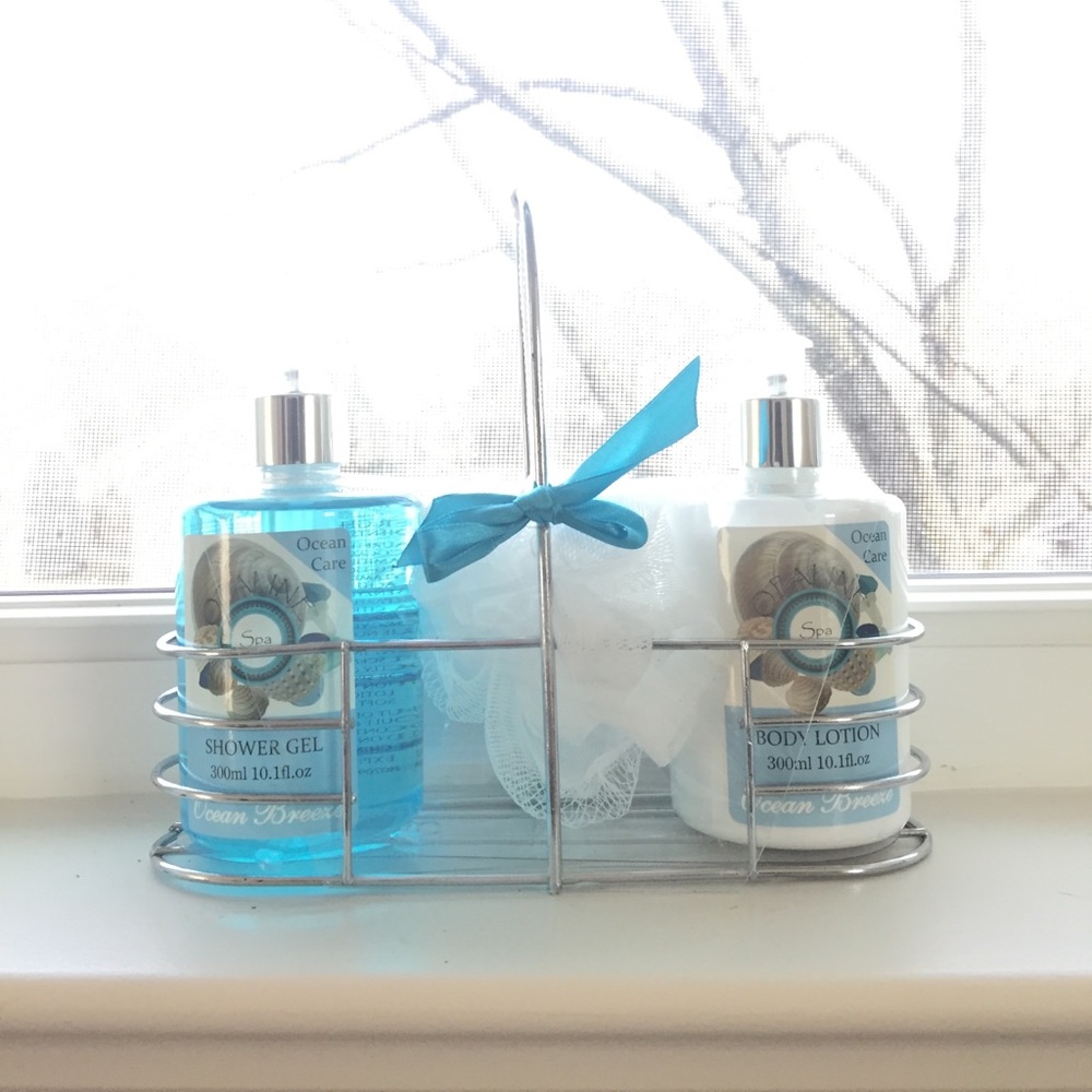 Ocean breeze shower gel and lotion set